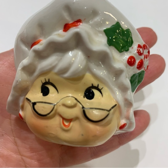 Vintage 1980’s Mr & Mrs. Claus salt & Pepper shakers . Great condition - Picture 3 of 8